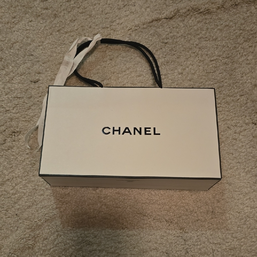 CHANEL Elegant White and Black Gift Bag